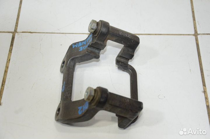 Скоба суппорта задняя правая Dodge Magnum 5.7 2007