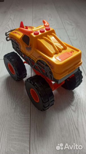 Hot wheels машина