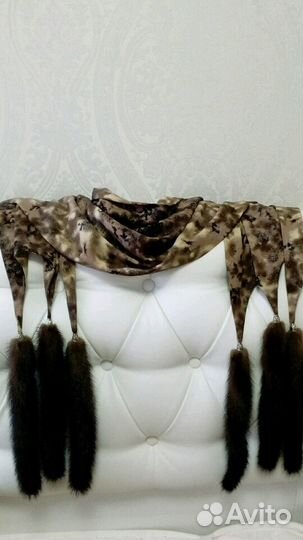 Шарф-палантин с кистями из норки