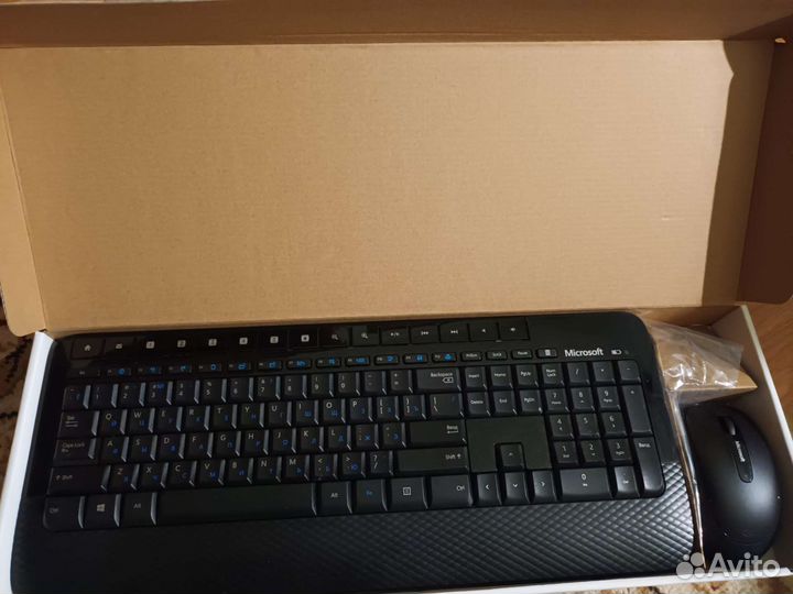 Беспроводная клавиатура и мышь