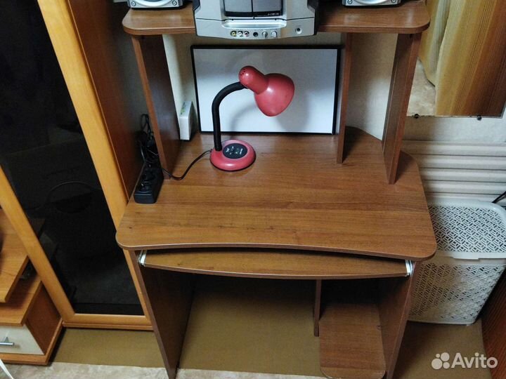 Компьютерный стол бу в хорошем состоянии