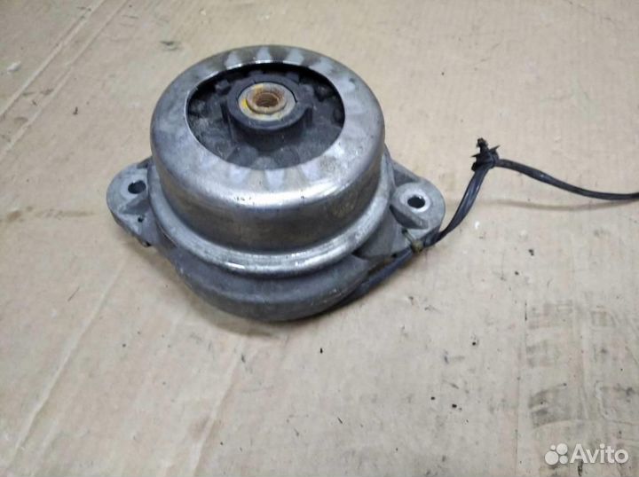 Опора двигателя w212 E-class 651.924 2012