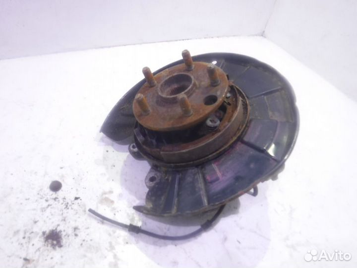 Кулак задний правый Лексус