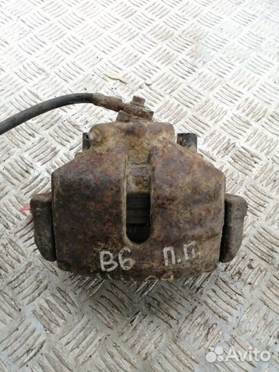 Суппорт передний правый Volkswagen Passat B6 3C2