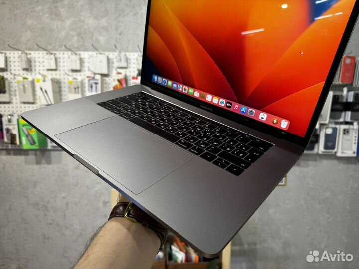 MacBook Pro 15 mid 2017 (i7/16/512) Radeon 4GB