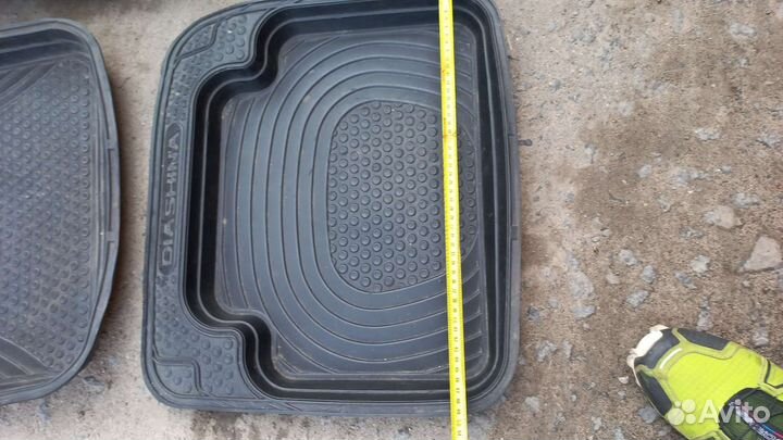 Автомобильные коврики резиновые универсальные