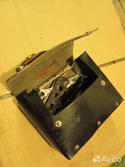 Ключи для велосипеда и сумка