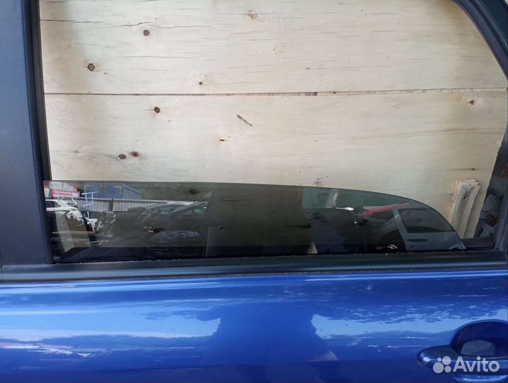 Стекло двери задней левой Kia Sportage 2