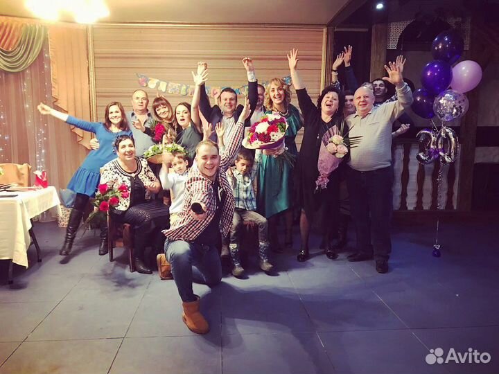 Диджей(Dj)с аппаратурой