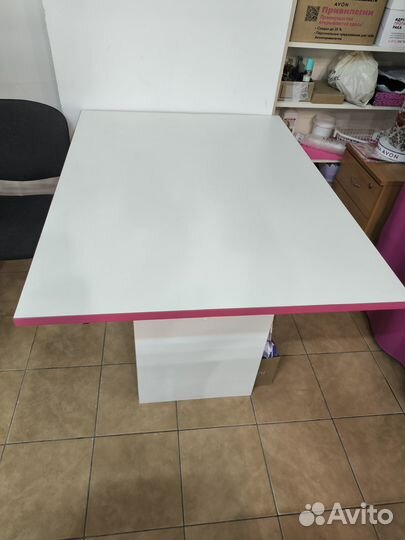 Белый стол