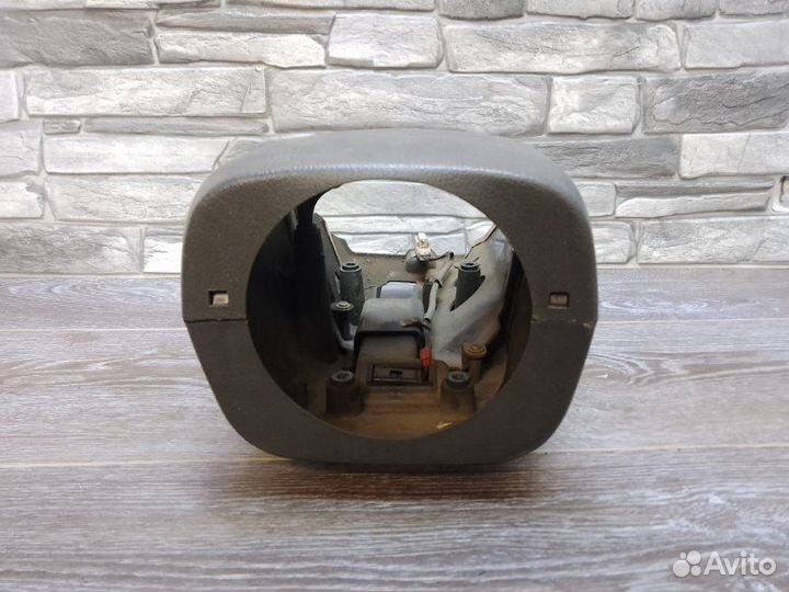 Кожух рулевой колонки Mitsubishi Pajero V25W 6G74