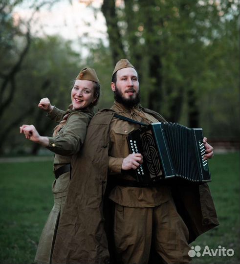 Поющая ведущая диджей