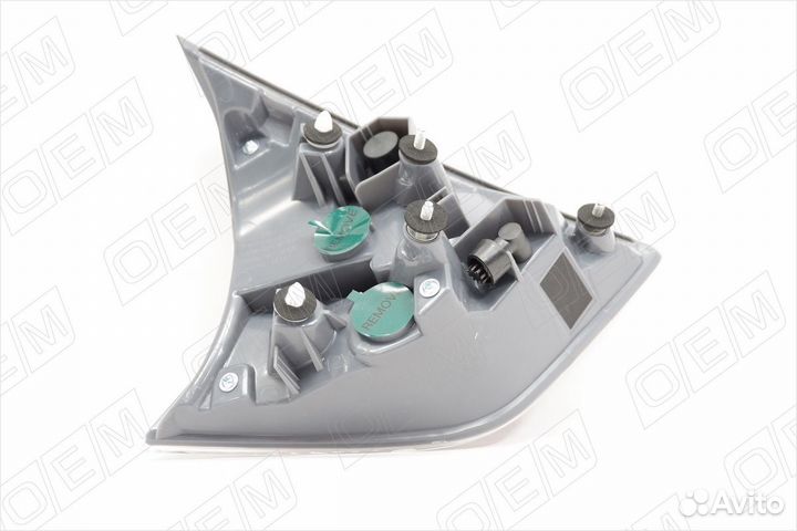 Фонарь правый задний в крышку багажника 691426