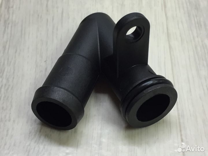 Фланец системы охлаждения Mercedes A6122030008