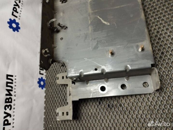 Крепление блока предохранителей Volvo FH4 22253371