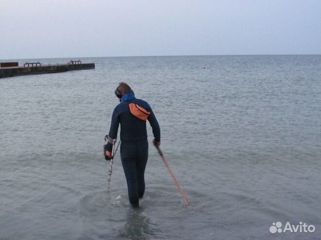 Поиск потерянных вещей металоискателем пляжи