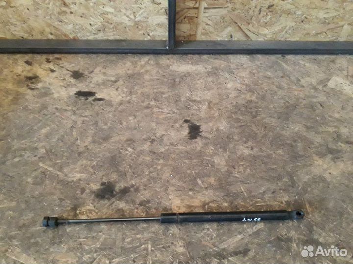 Амортизатор багажника Ford Focus 2 CB4 1.6 shda