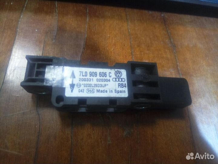 Датчик удара Volkswagen Touareg 03-10