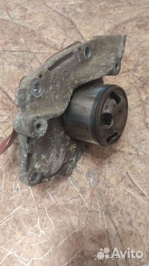 Продам помпу на Рено Дастер