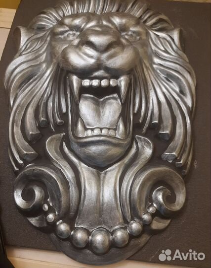 Лев из гипса