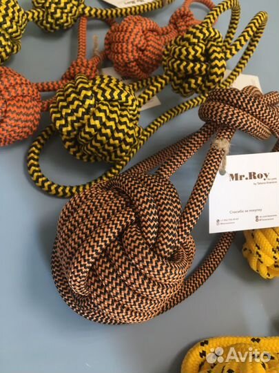 Ошейники, игрушки и лакомство для собак