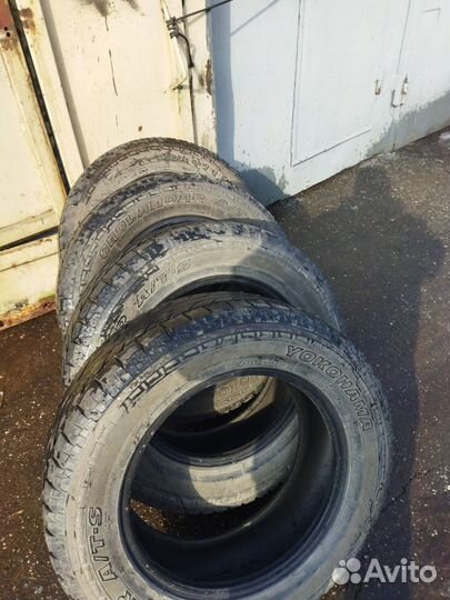 Bridgestone Dueler M/T 235/65 R17 W
