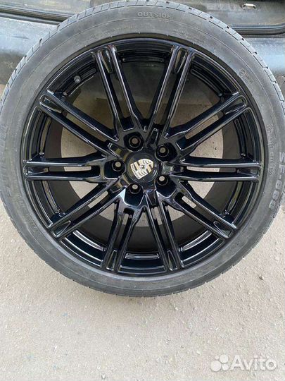 R21 Sunfull SF-888 295/35, PCD 5x130 DIA 71.6