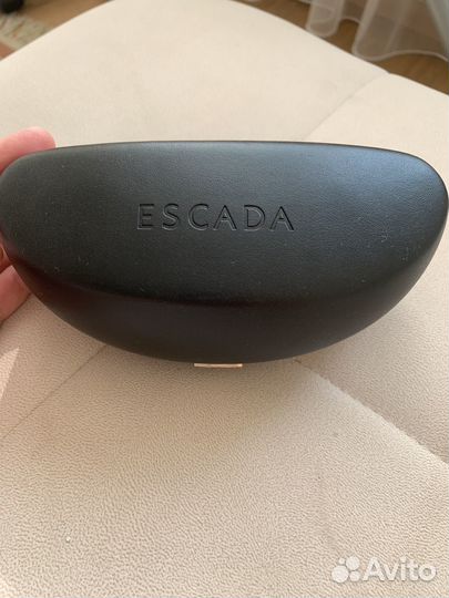 Солнцезащитные очки escada