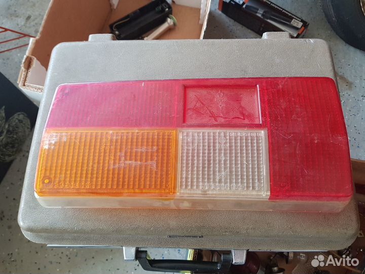 Стекло заднего левого фонаря 2105(раннее)