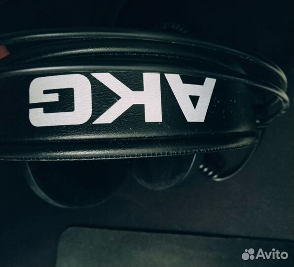 Студийные наушники AKG(полуоткрытые)