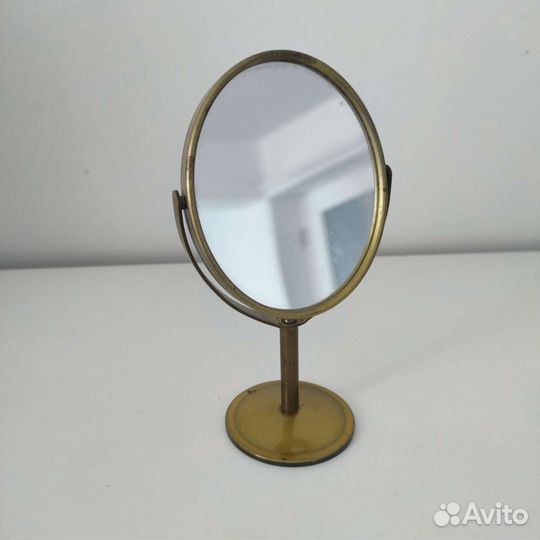 Зеркало небольшое в металической оправе