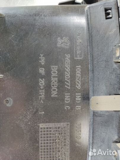 Вещевой ящик Peugeot 408 2012-2021