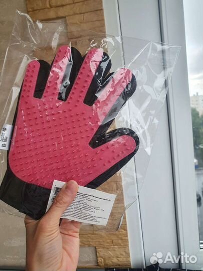 Перчатка для вычесывания шерсти