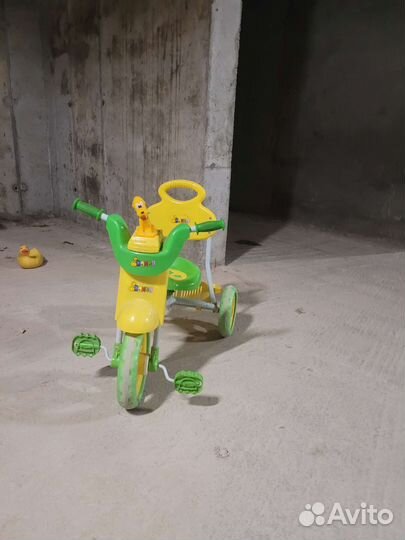 Детский трехколесный велосипед бу
