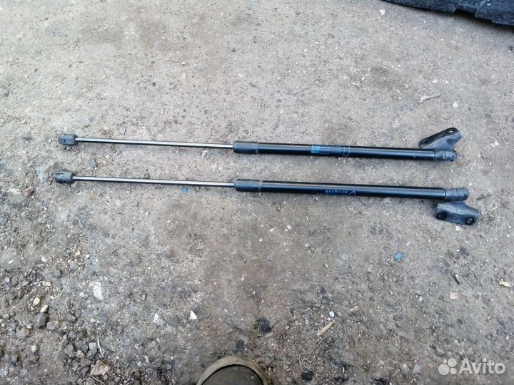 Упор крышки багажника Opel Corsa D