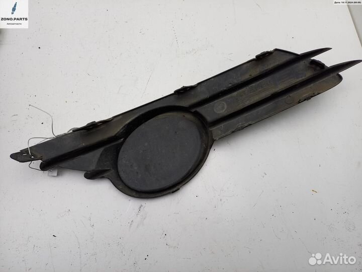 Решетка (заглушка) в бампер 13211480 на Opel Corsa D