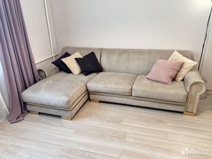 Большой угловой диван