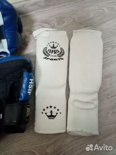 Боксерские перчатки, шлем, защита