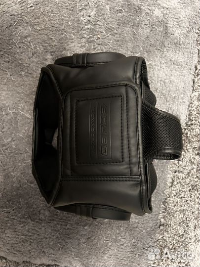 Боксерские перчатки и шлем