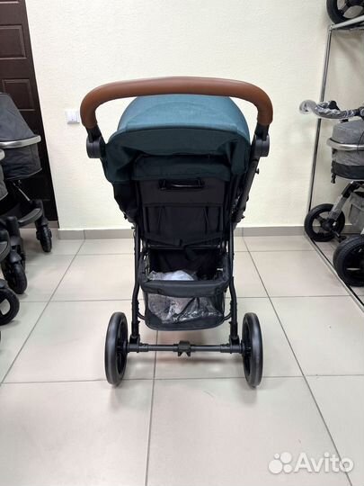 Прогулочная коляска новая