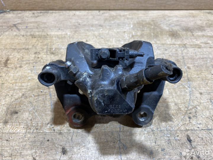 Суппорт задний правый Mercedes W204 S43