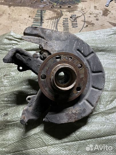 Кулак передний Skoda Fabia 2001г 1.4 AUB