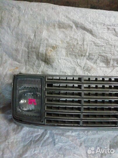 Решетка радиатора передняя Toyota Crown