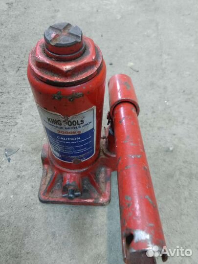 Домкрат бутылочный