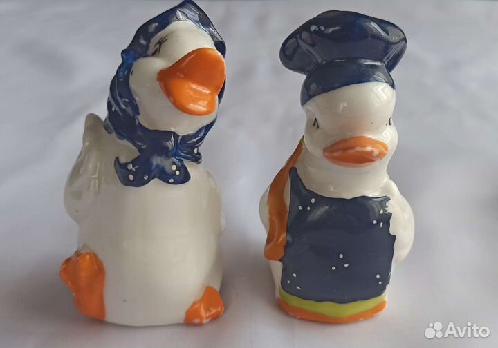 Солонка и перечница на подставке набор