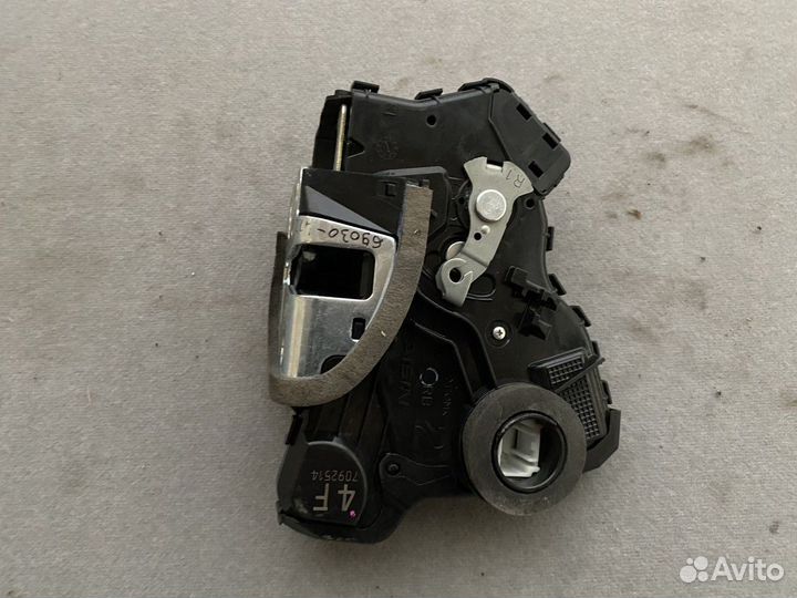 Замок передний правый Камри 50 Toyota Camry