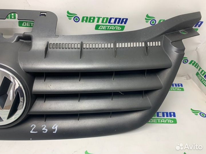 Решетка радиатора передняя Volkswagen Touran 1