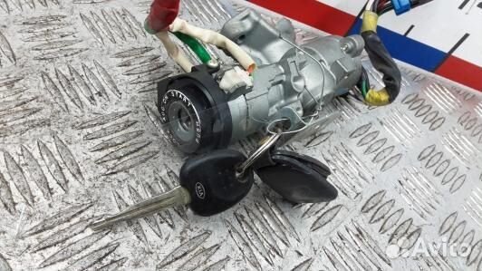 Замок зажигания KIA carens 3 (ZML15J101)