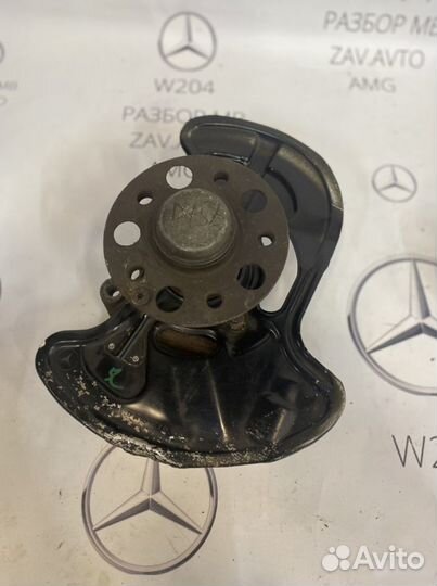 Поворотный передний кулак Mercedes W204