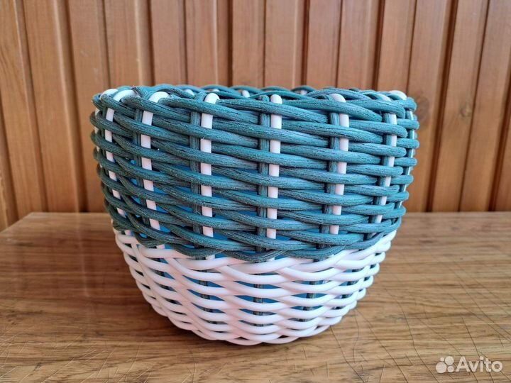 Сплету кашпо из полиротанга